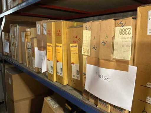 Diverse condensatoren en radiatoren voor o.a. Chrysler, Dodge en Peugeot (23x)