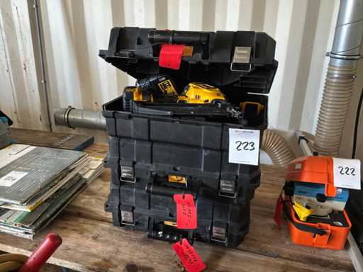 DeWalt DCN660 Tacker (3x)