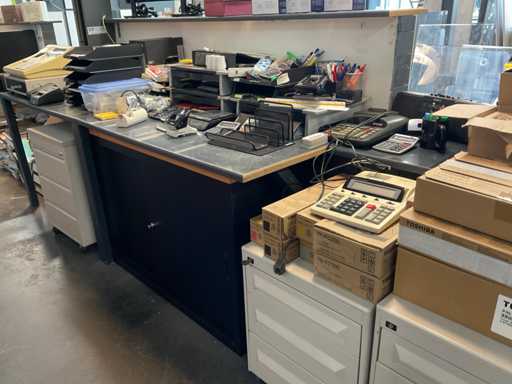 Lot de fournitures de bureau