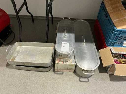 Vari utensili da cucina