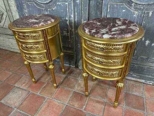 Louis afferra il tavolino (2 volte)