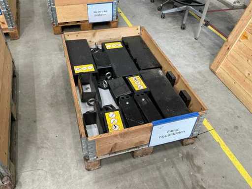 Batch of lifting beams for Fanuc robots