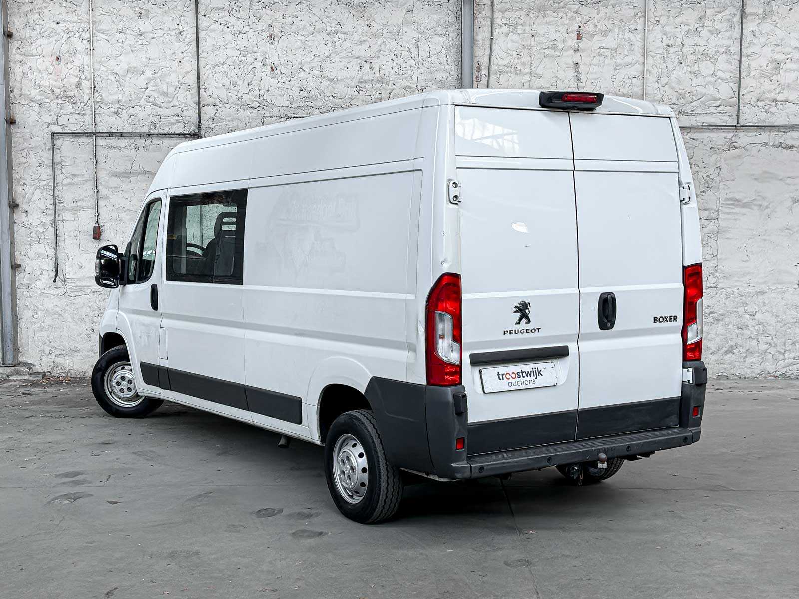 Peugeot Boxer 335 2.2 HDI L3H2 XR 150pk 2016 7-Persoons Bedrijfswagen, V-584-GT