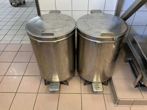 Poubelle à pédale mobile en acier inoxydable (2x)