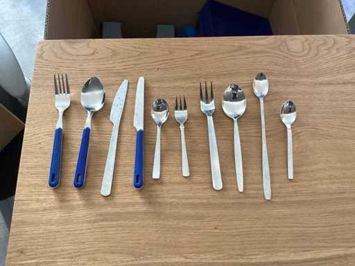 Cubertería, tenedores, cuchillos, tenedores para tarta, cucharas, cucharas de café, varios diseños, aproximadamente 240 piezas, foto, selección aleatoria