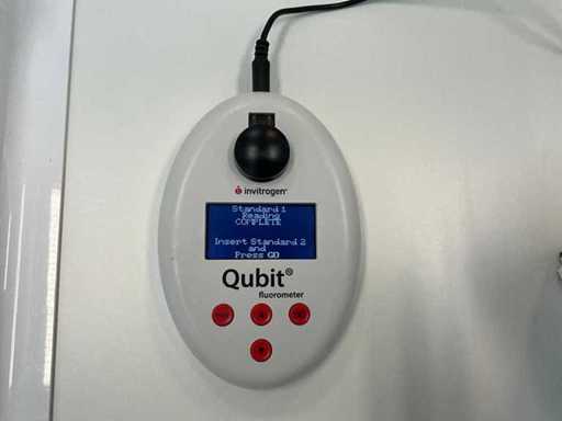 INVITROGEN QUBIT FLUOROMETER