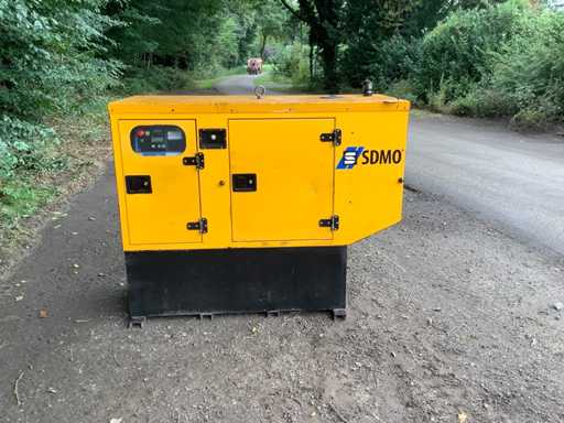 2008 SDMO 22 KVA Stroomgenerator