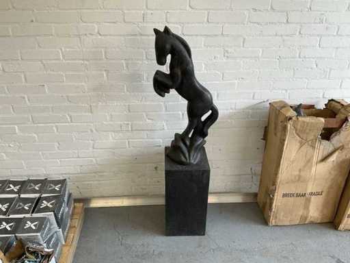 Statuia din grădină