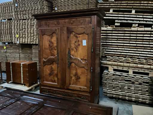 Antieke 2-deurs houten Kledingkast