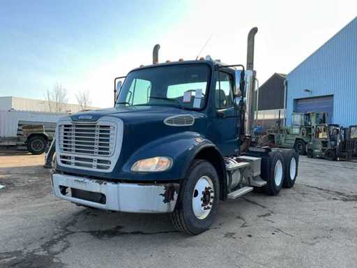2006 Freightliner M2112 Truck