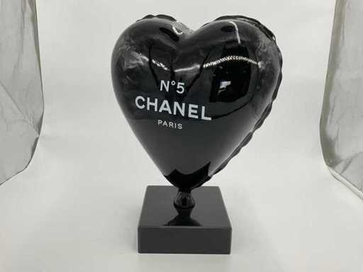 Sculptură în formă de inimă