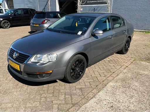 Volkswagen Passat 1.6 Trendline Osobowy z 2006 roku
