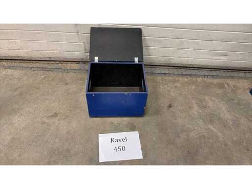 Holzkiste mit Deckel