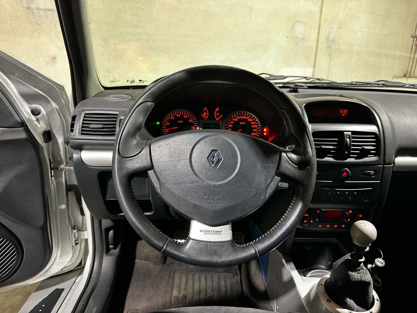 Renault Clio V6 3.0 Sport RS Phase 2 (NR 149) 255pk 2004 Youngtimer