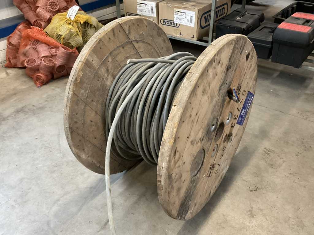 Cablu electric pe tambur
