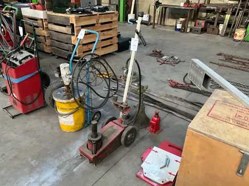 Various garage jack (4x)
