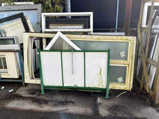 Un lot de rame de ferestre