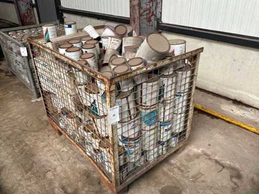 Loté de peinture et vernis