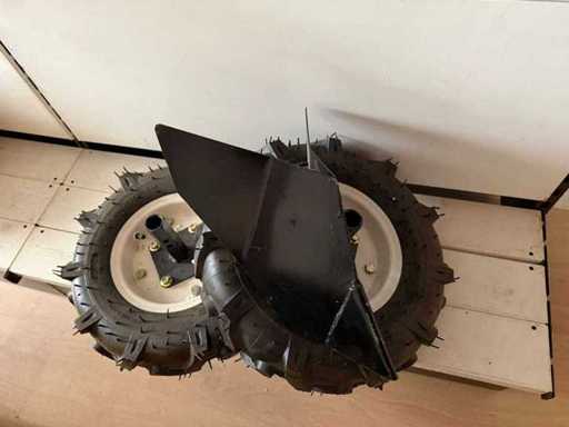 Landwirtschaftliche Maschinenräder und Kultivatorbefestigung 