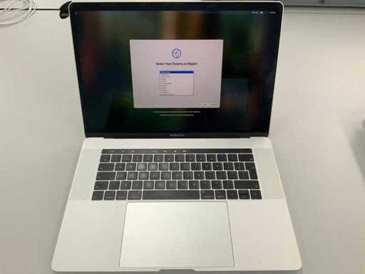 Apple A1990 15-calowy MacBook Pro MR962N/A Laptop