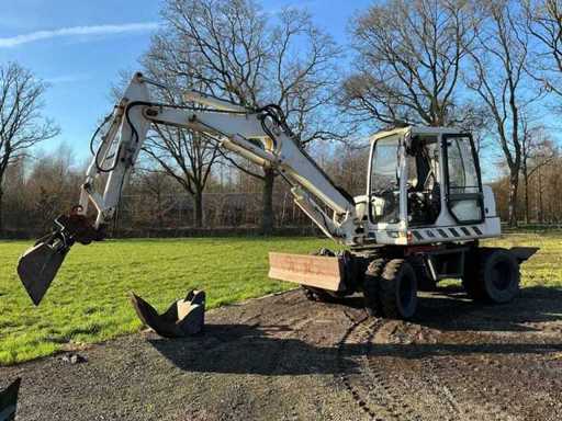 2004 Komatsu PW95 Banden graafmachine