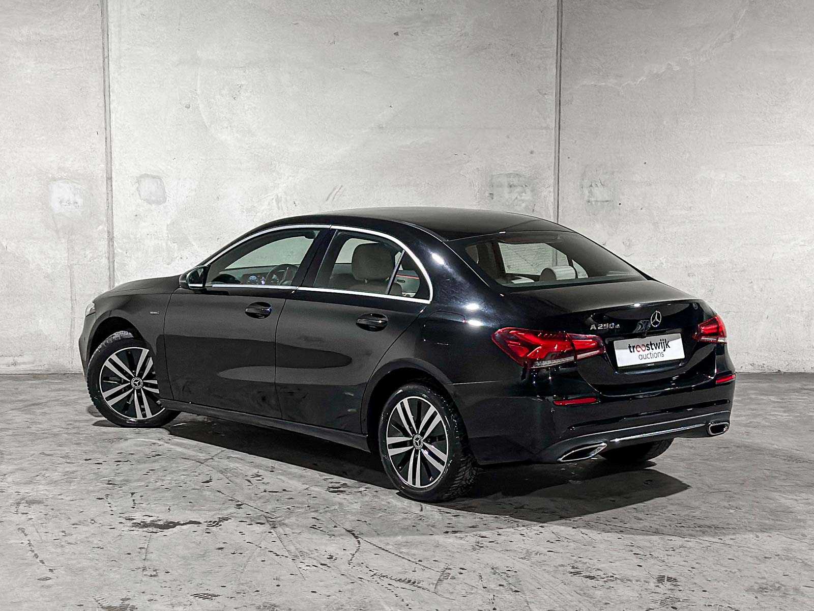 Mercedes-Benz A250 e Business Solution Luxury Limited 218pk 2020 (Origineel-NL + 1e Eigenaar) A-klasse, J-849-SG