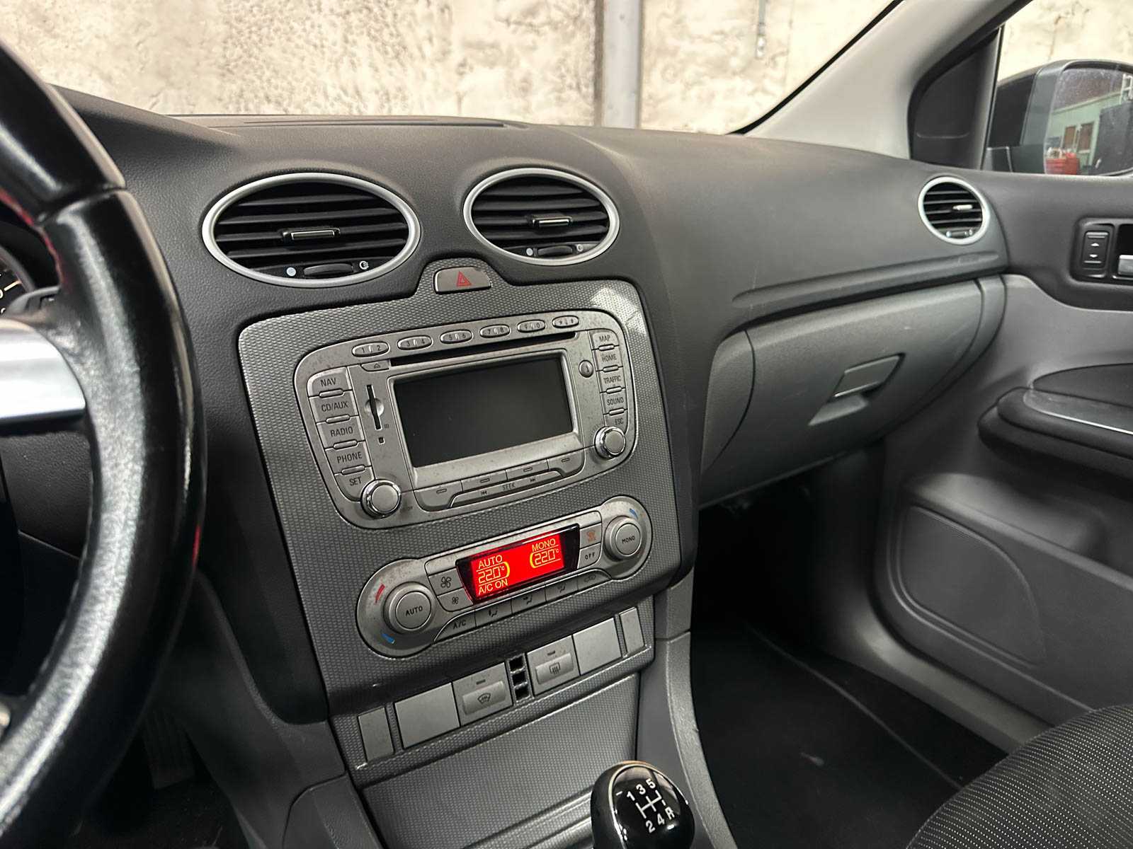 Ford Focus Kombi 1.8 Limited Flex.F. 123 PS 2011, 96-NZR-8