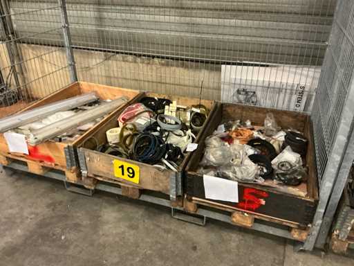 Batch of various spare parts