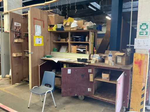 Workshop furniture (2x)