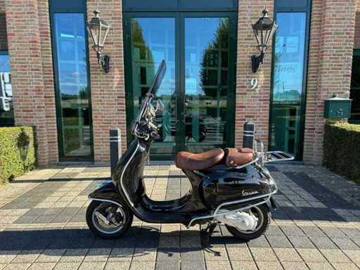 Vespa - LX - Moped