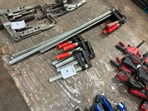 Varias abrazaderas de sujeción (9x)