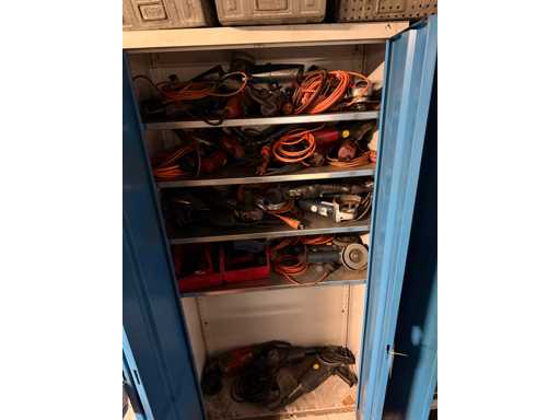   Werkstattschrank mit Inhalt