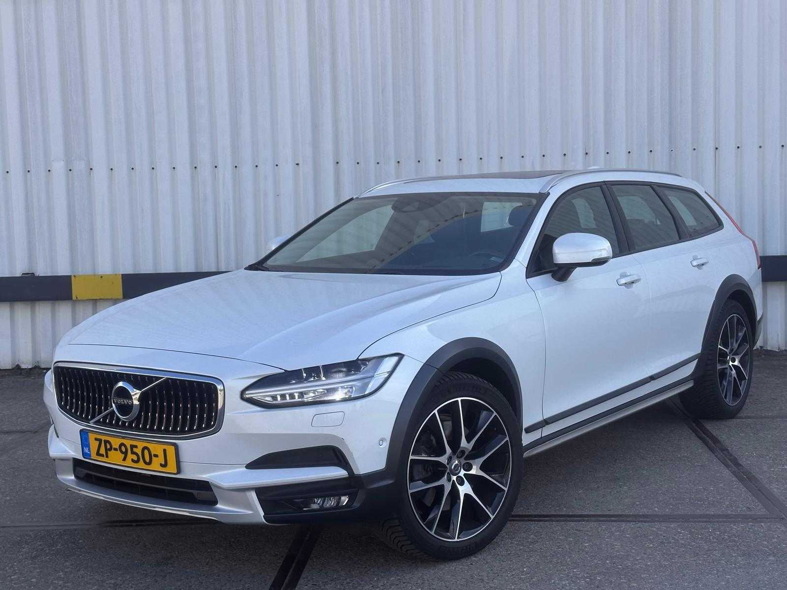 Volvo V90 Cross Country 2.0 D5 Pro automatic; ZP-950-J