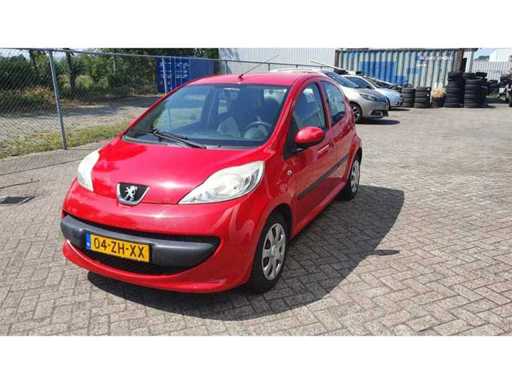 Peugeot 107 1.0 12V XS, 04-ZH-XX 