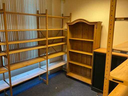 Inhoud magazijn o.a. Houten Legbordstelling 5 meter, Roldeurkast en kast