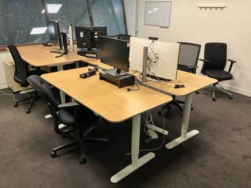 Electrically adjustable desk (4x)