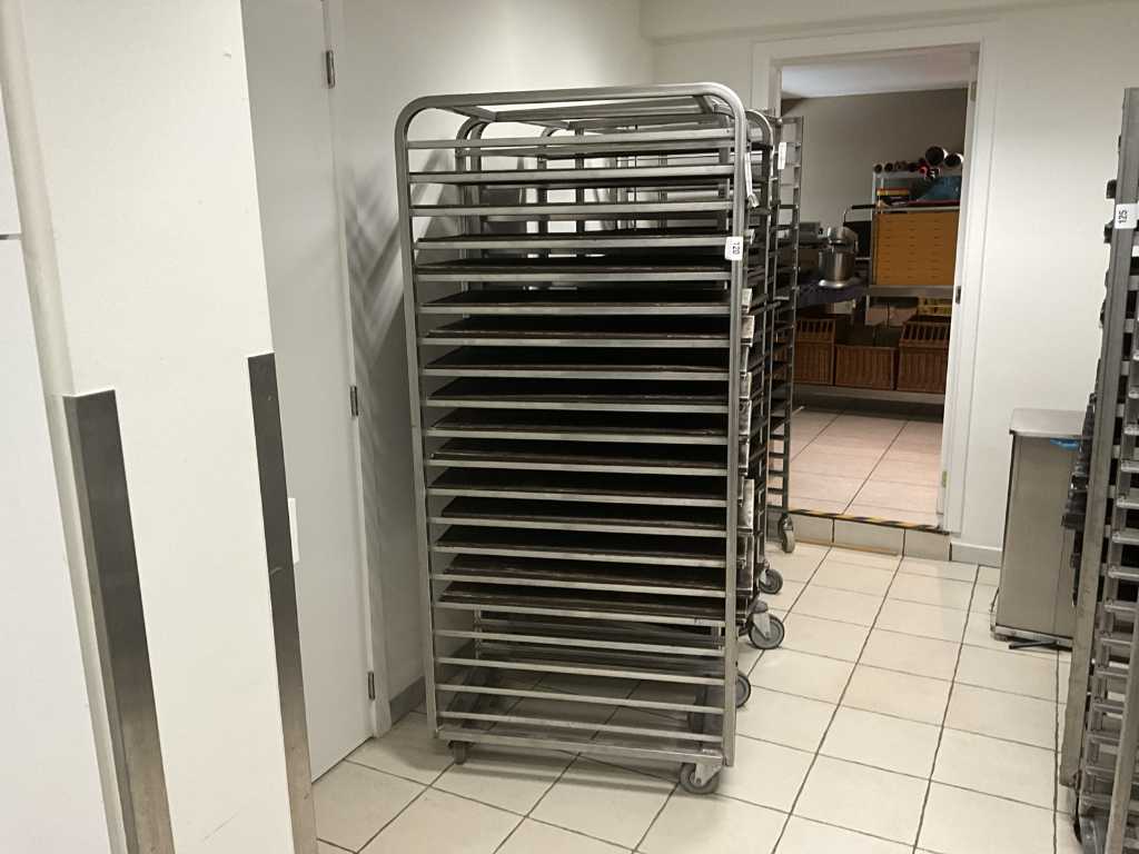 Stainless steel shelf trolley + 30x perforated baking tray 40x80
