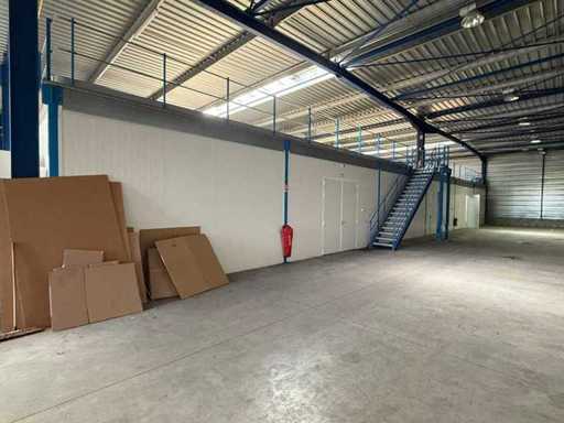 Mezzanine of 820m2 - Wooden floor - Manorga