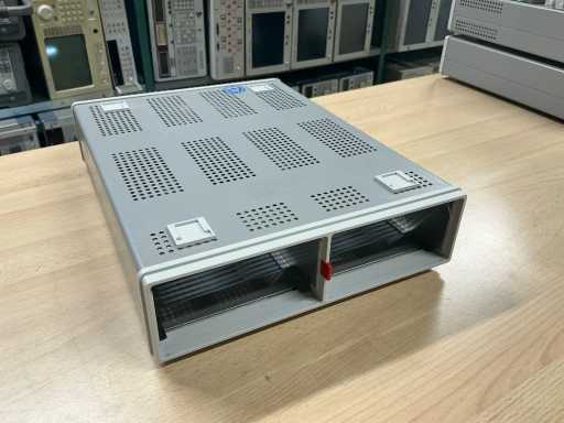 Rohde & Schwarz HM8001-2 Modulair MainFrame