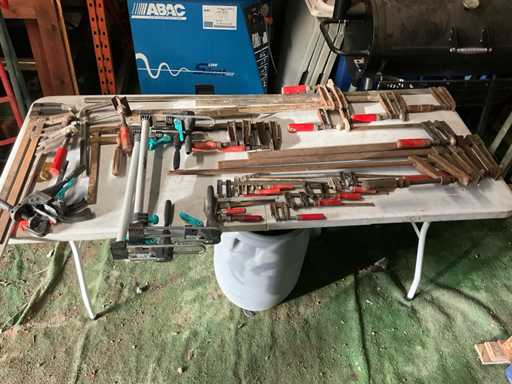 lot of clamps/clamping screws