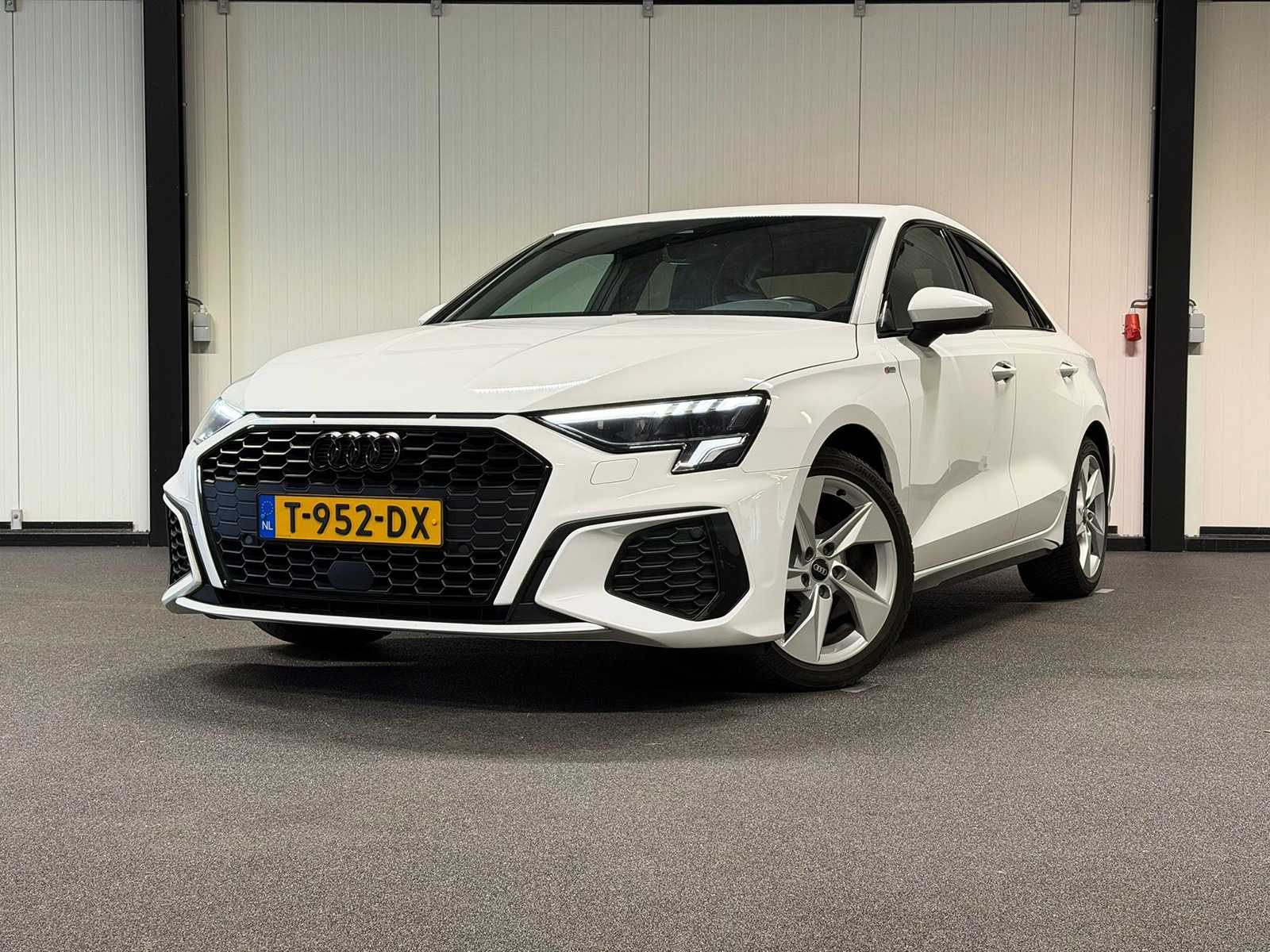Audi – A3 Sedan – 30 TFSI S edition 2023 T-952-DX iaw