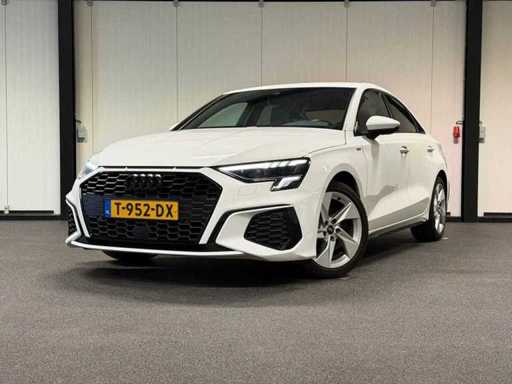 Audi - A3 Sedan - 30 TFSI S edition 2023 T-952-DX iaw