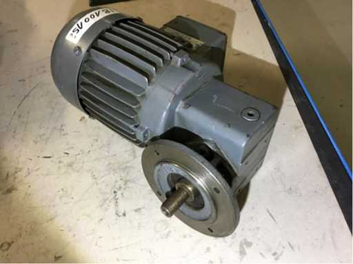 Electric motor with gearbox (PL/A/24)