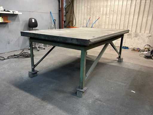 Stół spawalniczy