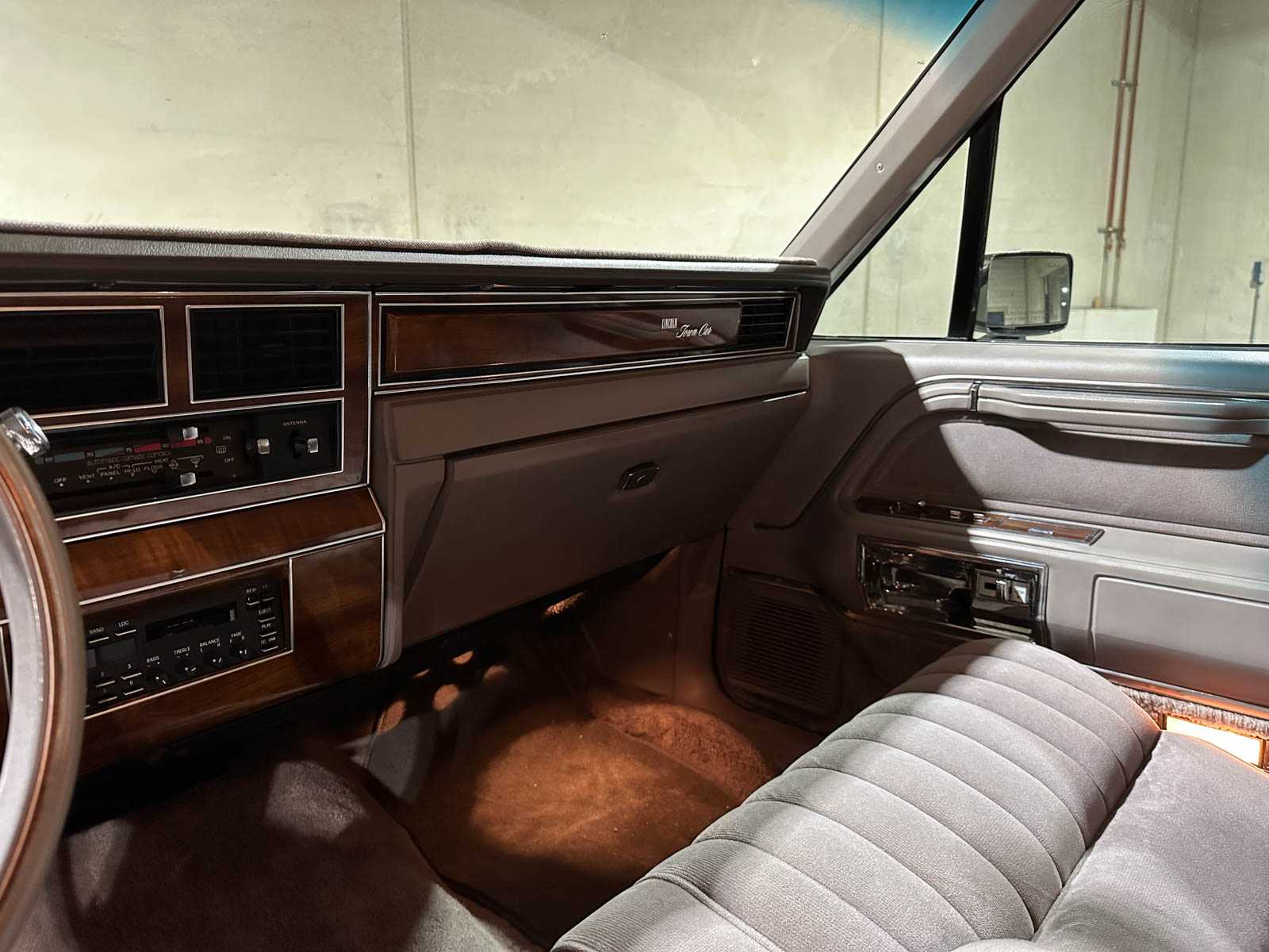 Lincoln Town Car 4.9 V8 Signature SD 160pk 1989, K-946-BX