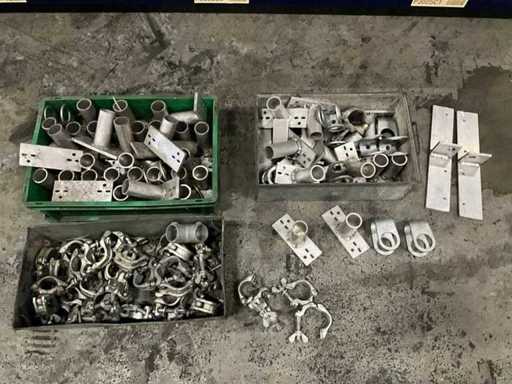 Accessori per impalcature tra cui raccordi per tubi e piastre di base in alluminio