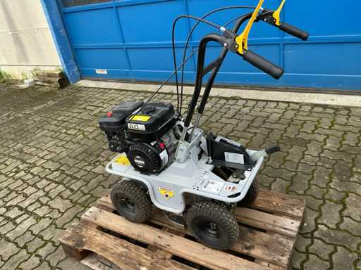 Kommtec Turf Cutter 4x4 Coupe-gazon