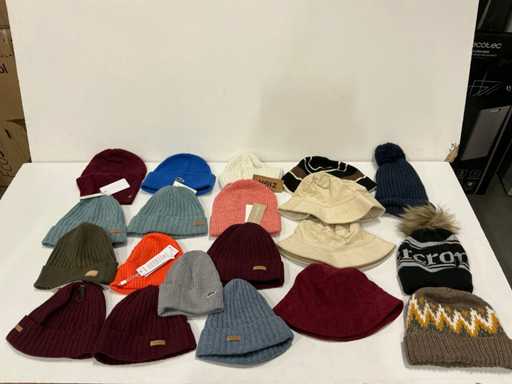 Partia różnych kapeluszy, w tym Barts/Lacoste/Pieces (20x)