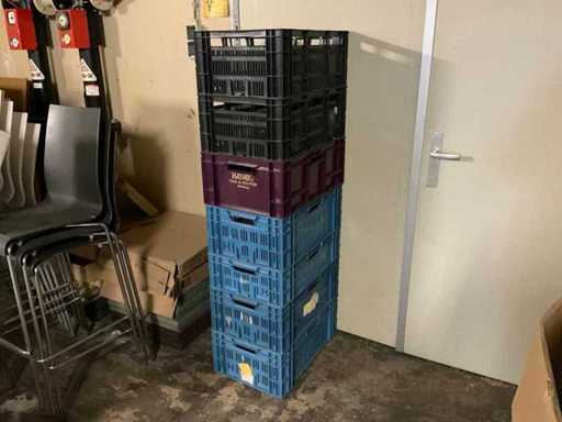 Batch of stacking crates, 7 pieces