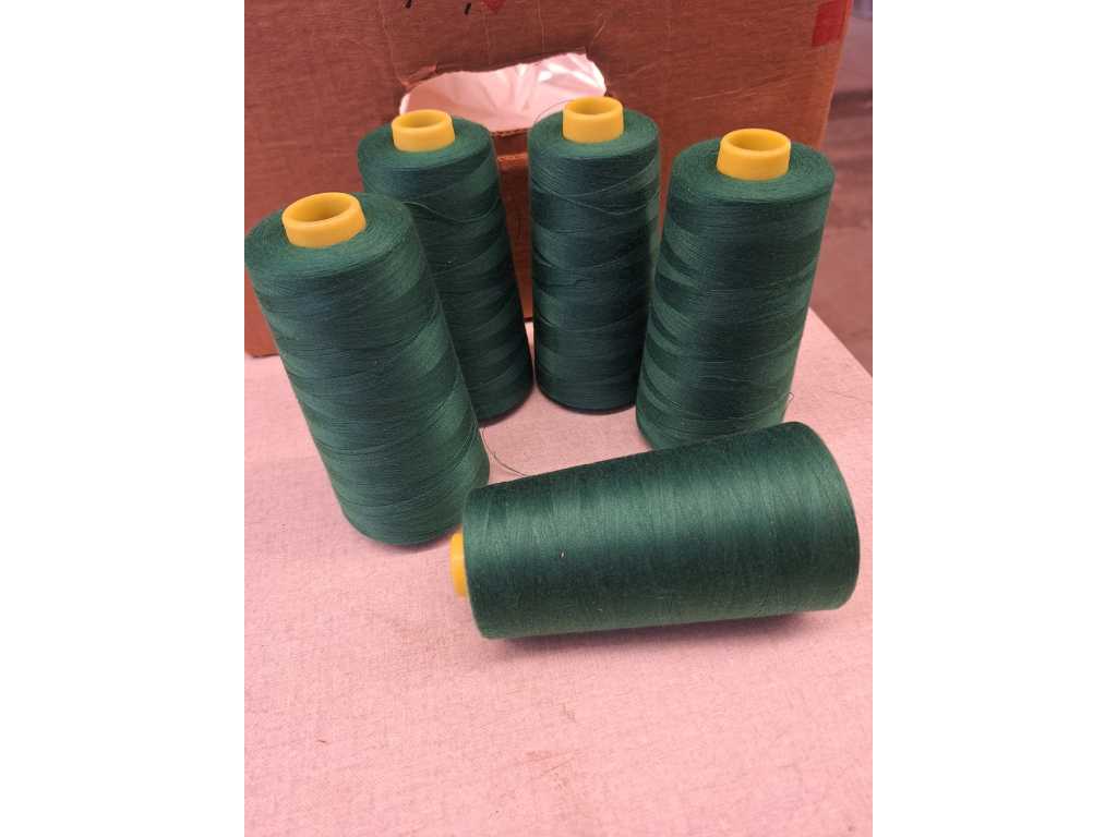 5 stuks polyester garens 5.000m per klos 70/2 flessen groen